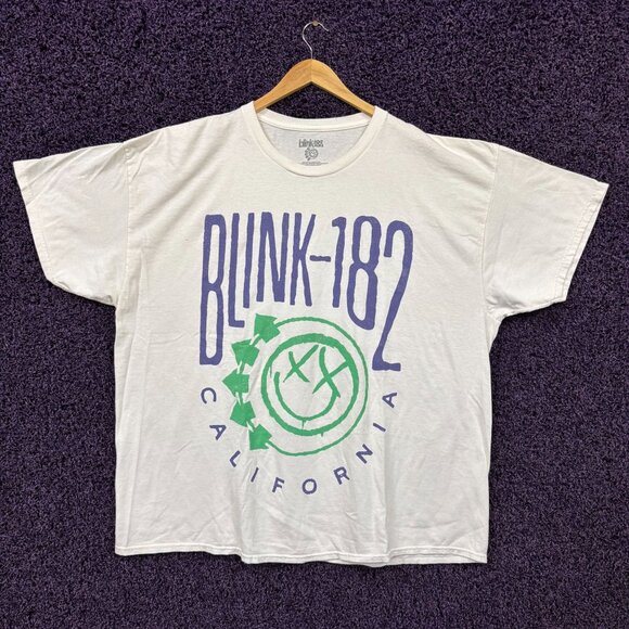 Blink 182 Smiley Face Rock Tshirt size L/XL - Picture 1 of 5